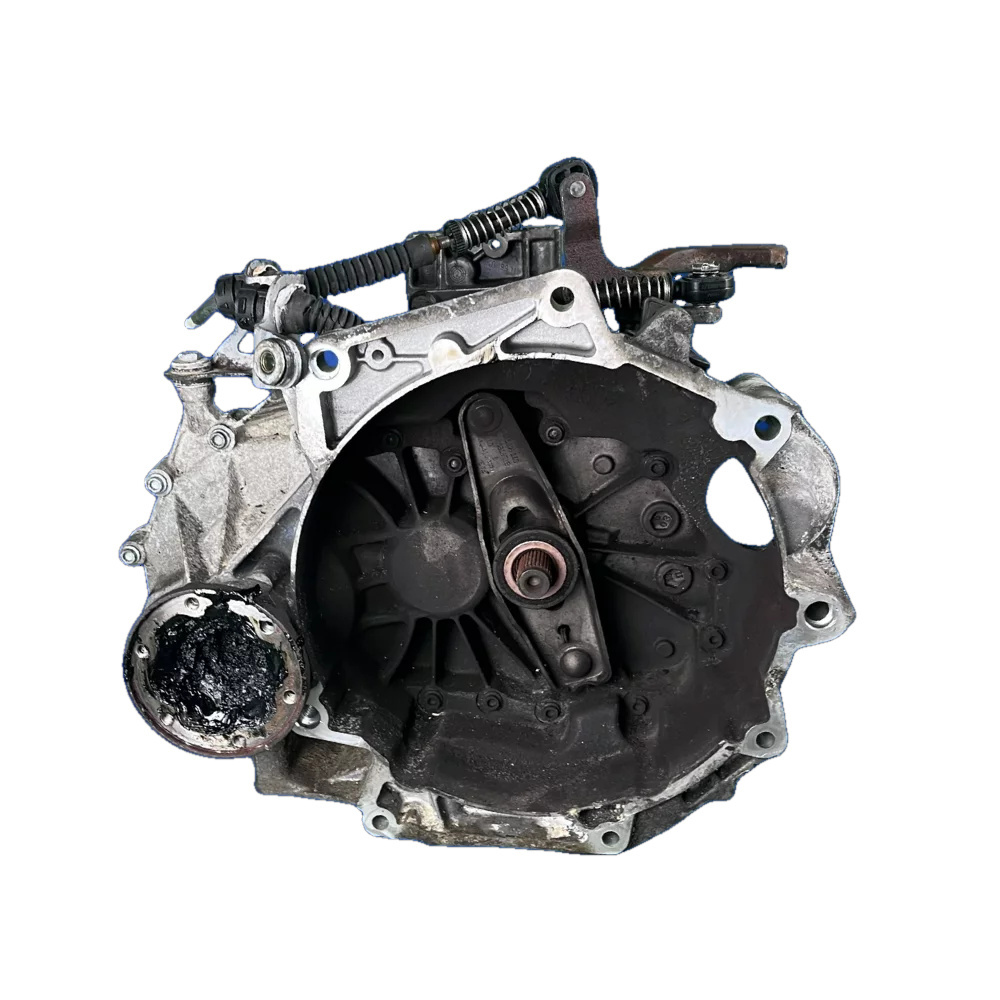 Volkswagen Golf BGU 5-Speed Manual Transmission — photo 4