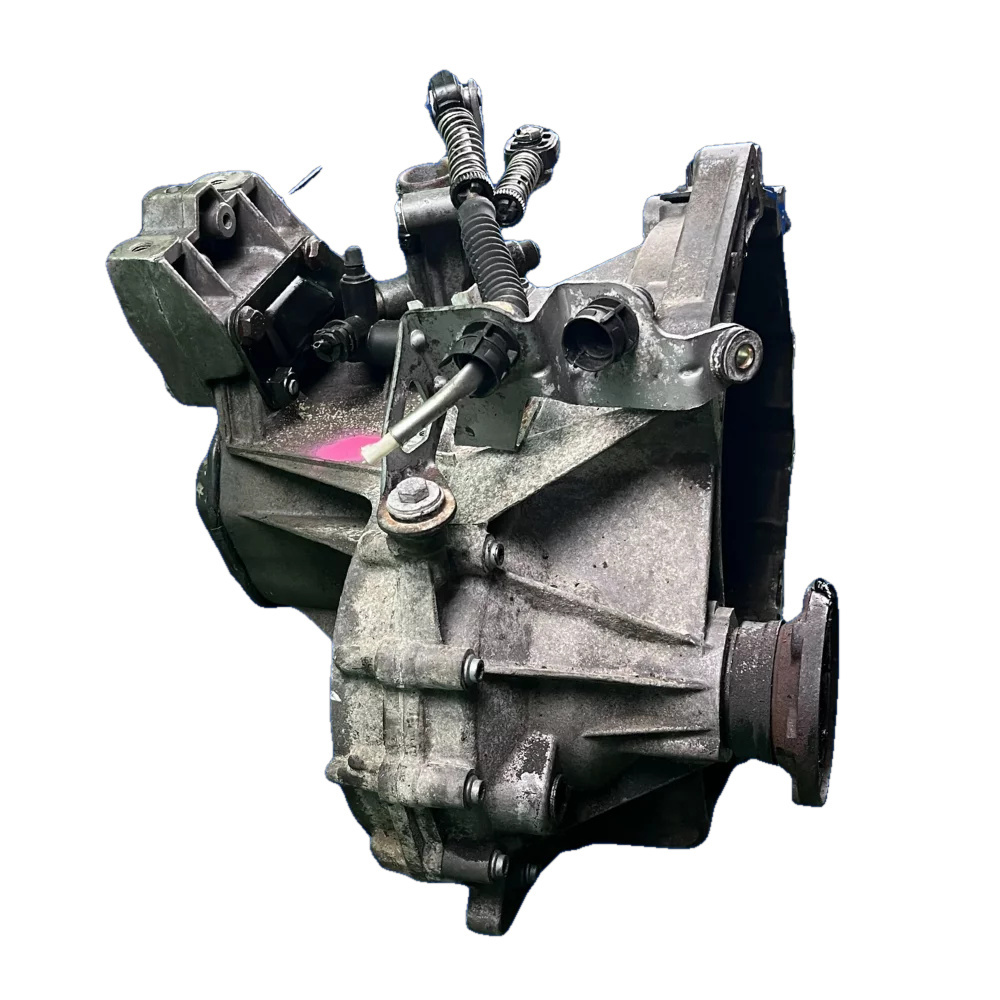 Volkswagen Golf BSE 5-Speed Manual Transmission — photo 4